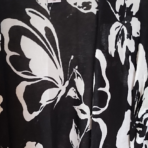 Alfred Dunner Black and White Leaf Pattern Sweater - Picture 2 of 3